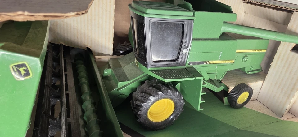 1/28 John Deere Titan dos con dos cabezas nuevo en caja Foto 3 de 4