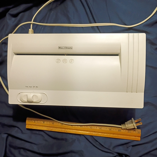 Straight-cut Paper Shredder Office Select 3 sheet Works, Looks Great Used Tested
