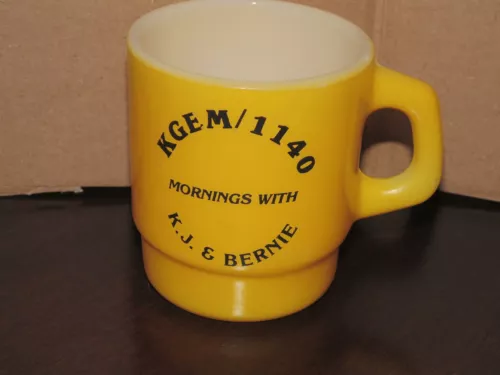 VINTAGE FIRE KING MUG ADVERTISING RADIO K G E M 1140 MORINING W/ K J AND BERNIE