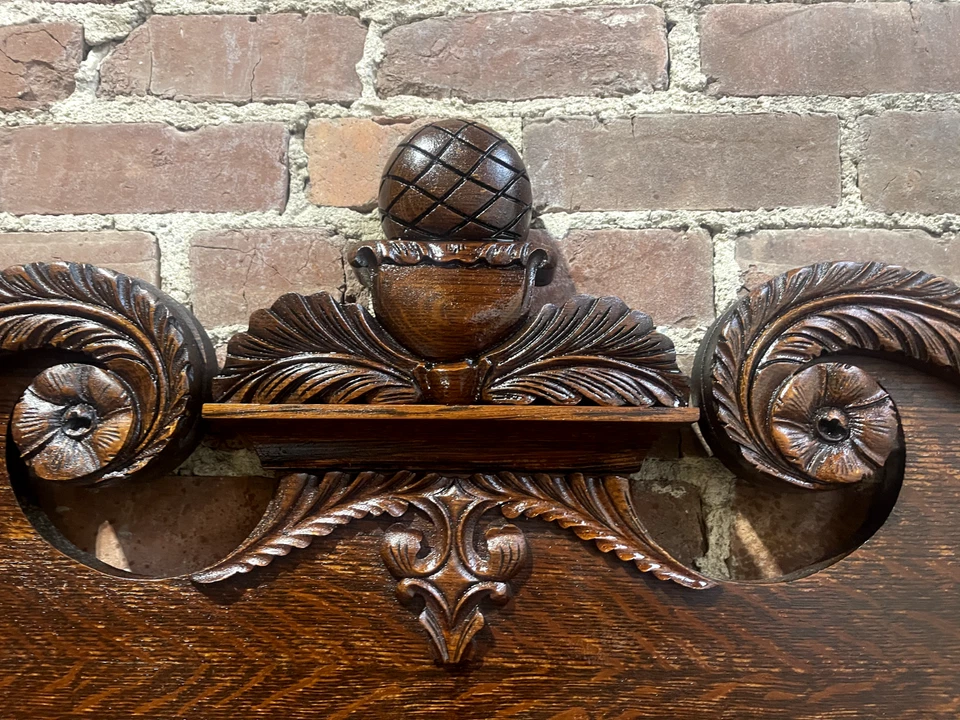 Aparador/buffet americano de roble aserrado con cuarto muy tallado de 1890 Foto 4 de 4