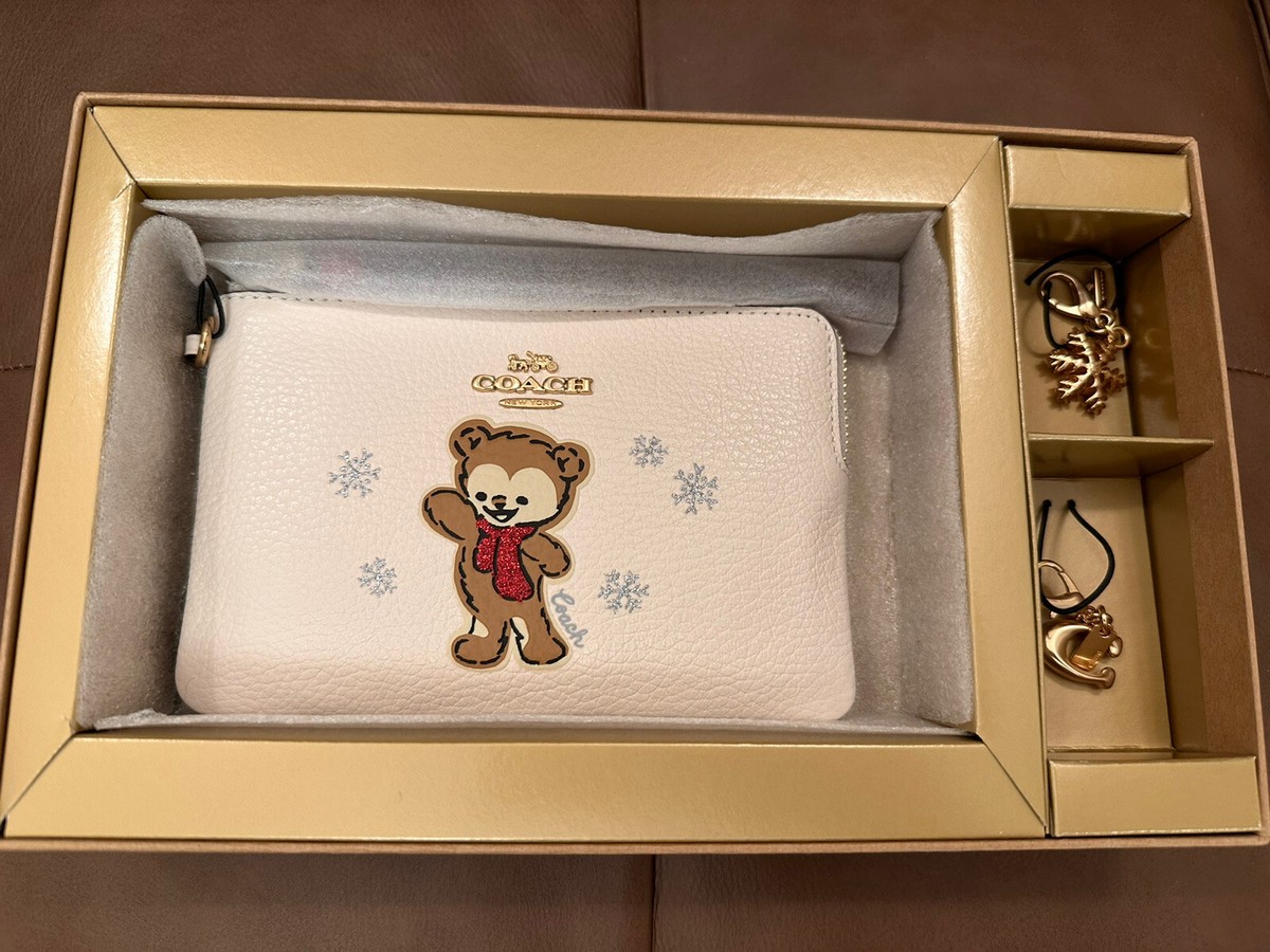 COACH ベアクマ Coach Boxed Corner Zip Wristlet with Bear Snowflake Motif & Charms