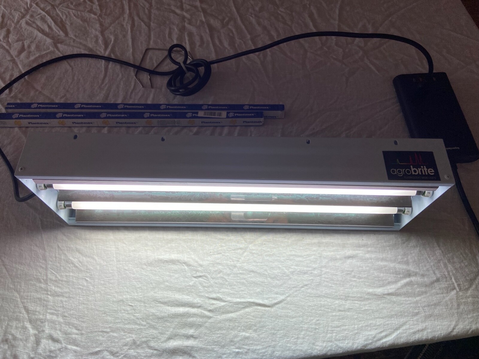 Agrobrite T5 2FT 2-Bulb grow light
