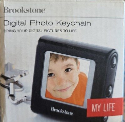  Brookstone Digital Photo Keychain, ''My Life'' 100 pics capacity. New unused.
