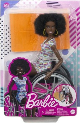 Barbie Fashionistas Puppenrollstuhl & Rampe lockige braune Haare & Zubehör