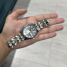 Black Dial Analogue Quartz Wristwatch Silver/Gold Metal Bracelet Round Case