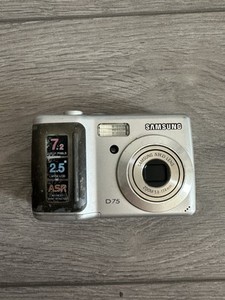 Samsung Digimax D75 7.2MP Digital Camera - Silver