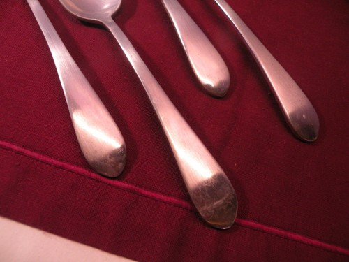 SET OF 4 TOWLE BOSTON ANTIQUE Oval Soup Spoons 18/10 Satin Stainless China 8" - Picture 3 of 5