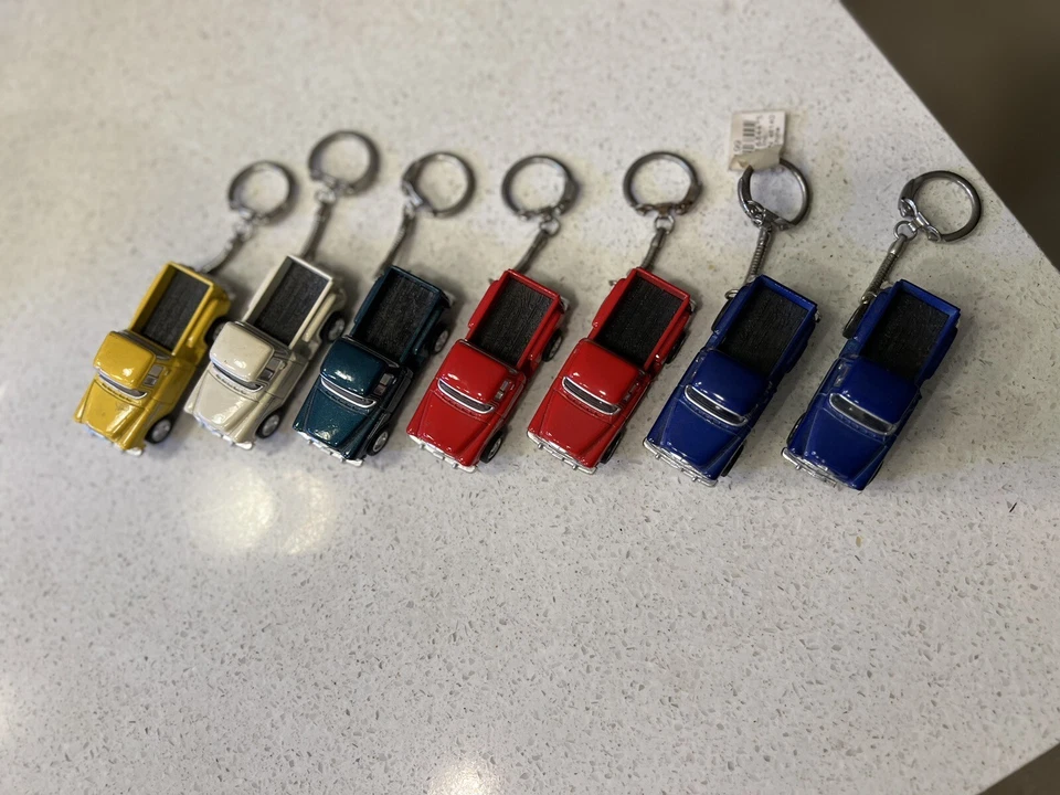 Juego de 7 llaveros Kinsmart miniatura CHEVROLET 3100 azul, rojo, amarillo, verde Foto 3 de 4