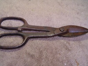 Old Rust 7.5  inch Tin snips, blade 2 inch, 7". 7.5" Cast iron forged