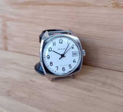 VINTAGE Men's Wristwatch RAKETA 2614 Mechanical Watch SOVIET/USSR Serviced!