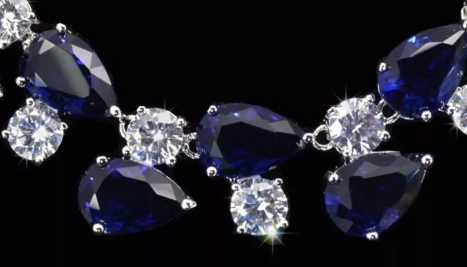 Elegante collar de tenis de zafiro azul creado en laboratorio relleno de oro blanco de 18k joyería Foto 2 de 4