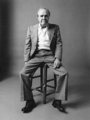 English actor comedian Max Wall posed in England circa 1975 - Old Photo 3