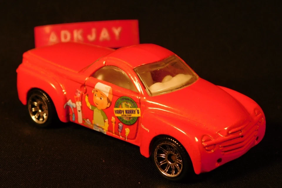 Caixa de fósforos ~ Chevrolet SSR vermelho ~ Handy Manny - Imagem 2 de 3