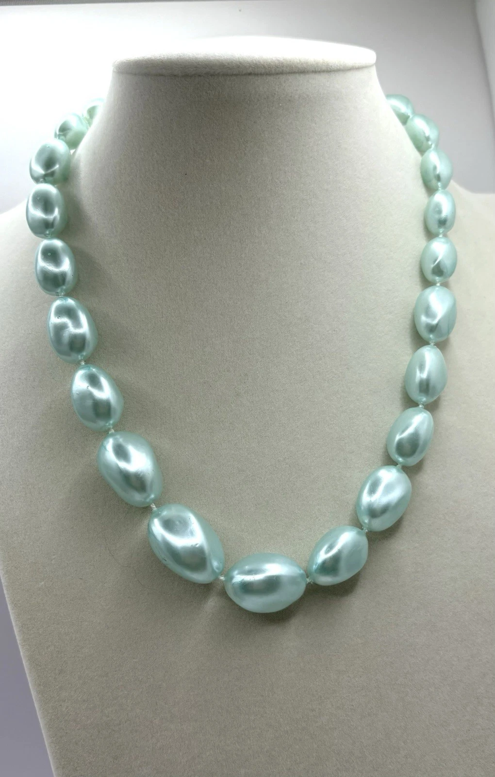 VETEMENTS Collana girocollo perle finte barocche con perline acriliche verde menta 17 pollici