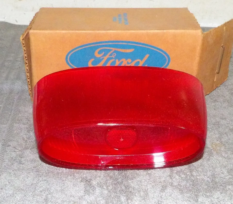 Ford Custom 300 Fairlane 500 Skyliner 1958 Sunliner nuevo de lote lente de luz trasera Foto 4 de 4