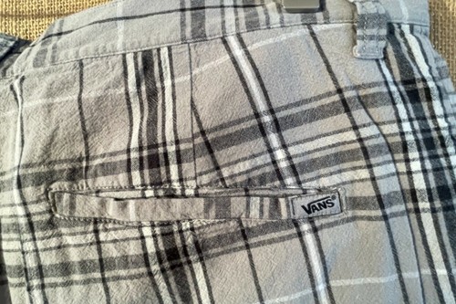 VANS men’s multi-color plaid shorts 32 pockets - Picture 3 of 7