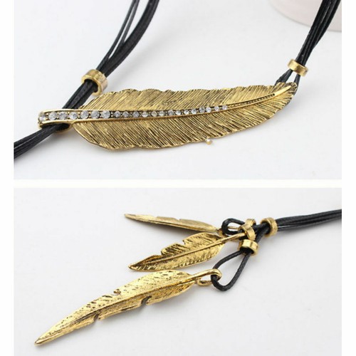 Collana da Donna Piuma girocollo cordino Piume con pietre strass nero e oro - Foto 3 di 4