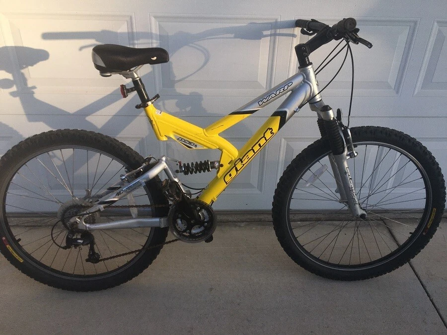 Giant warp mountain clearance bike