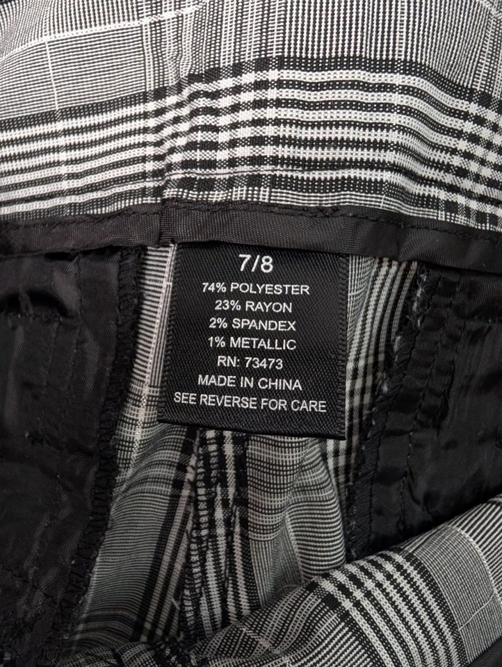 Maurices Women's 7/8 Bermuda Shorts Black-White Plaid Faux Pockets - Image 4 of 4