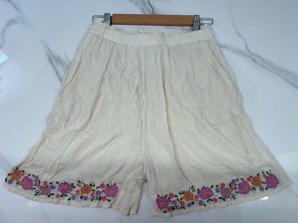 Y.A.S Michella Women's Floral Embroidered Shorts  High-Waisted Cream Size US Med