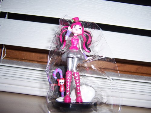Figura Monster High Howliday DRACULAURA Vacaciones de Navidad Nueva Fuera de Caja Como En Foto - Imagen 8 de 10