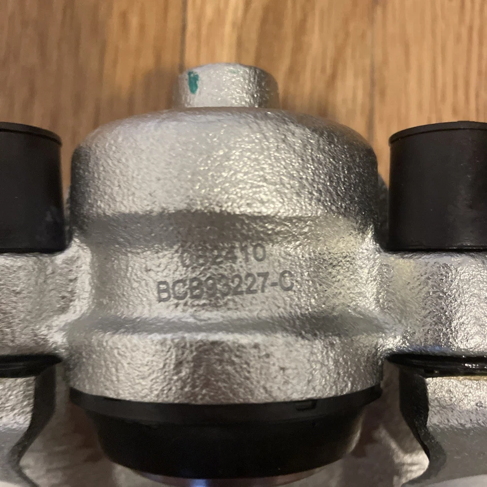 Задний правосторонний тормозной суппорт с кронштейном для BMW 320i 325Ci 325i 325xi 328i Z4 - Изображение 3 из 4