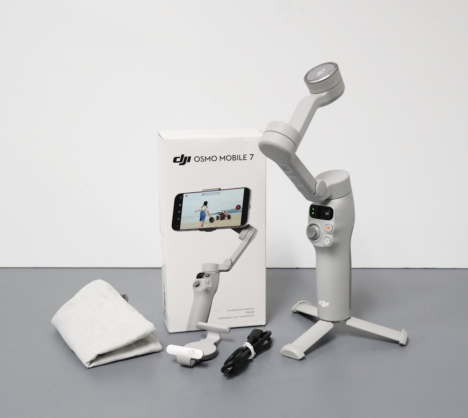 DJI Osmo Mobile 7 Smartphone 3-Axis Gimbal Stabilizer - Gray