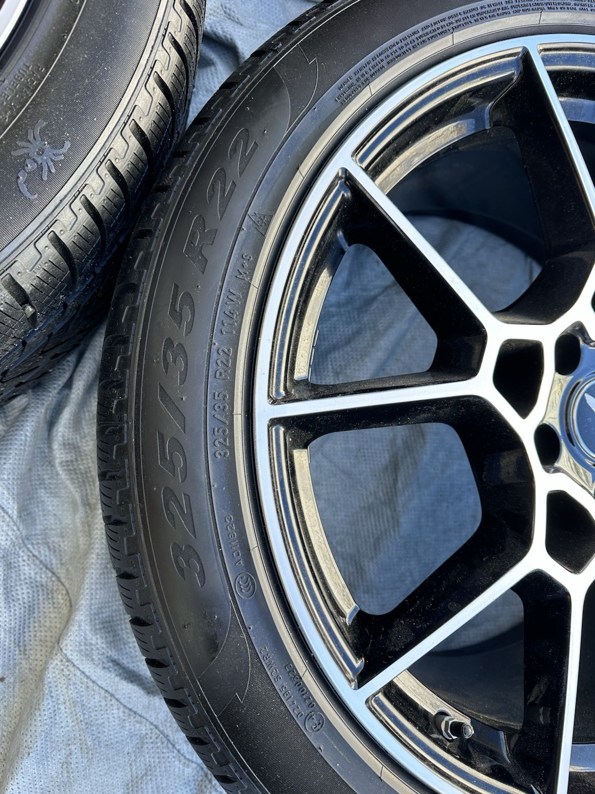 2020-2026 OEM Aston Martin DBX 22” Wheels Rims Tires Winter Set