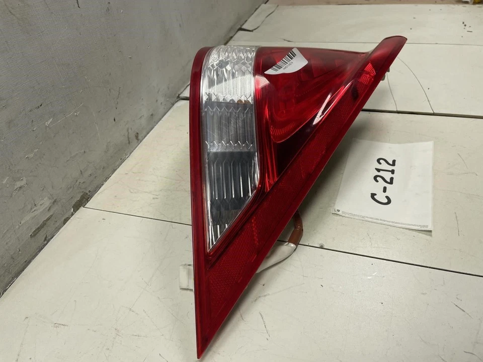 2010 HONDA INSIGHT HYBRID REAR RIGHT PASSENGER SIDE TAILLAMP TAILLIGHT OEM  - Image 2 of 4