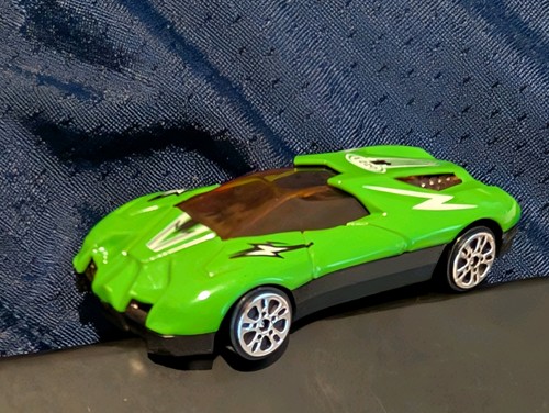 CARACTERÍSTICAS NÍTIDAS VIBRANTE VERDE EZZO MÁQUINA DEPORTIVA VENTANAS TINTADAS 1:64 SCL NUEVO SIN CAJA - Imagen 15 de 18