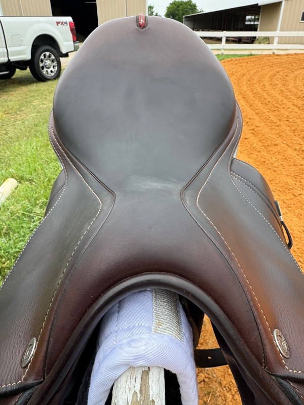 17.5" EQUIPE EK27 MONOFLAP SADDLE- Excellent used condition, cool grey accent