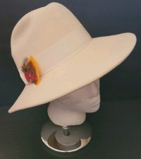 Vintage Designer Vasari Ivory Felt Fedora Hat With White Band and Feather