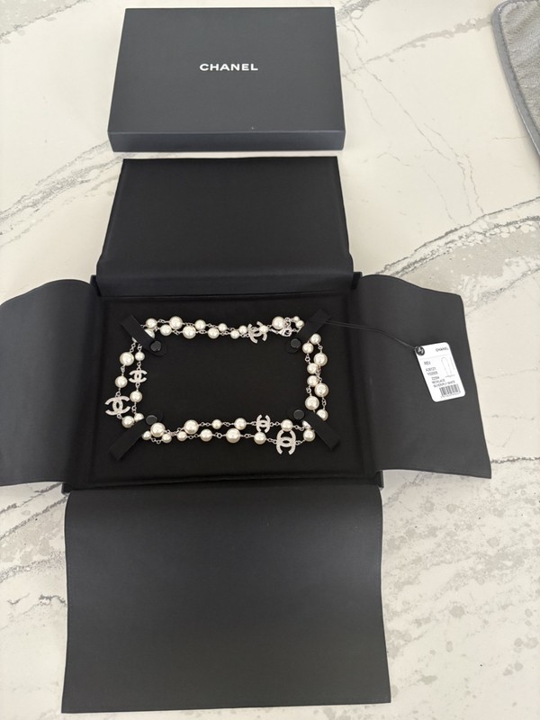 NWT CHANEL Authentic Pearly Silver Classic 5 CC Logo Necklace in box
