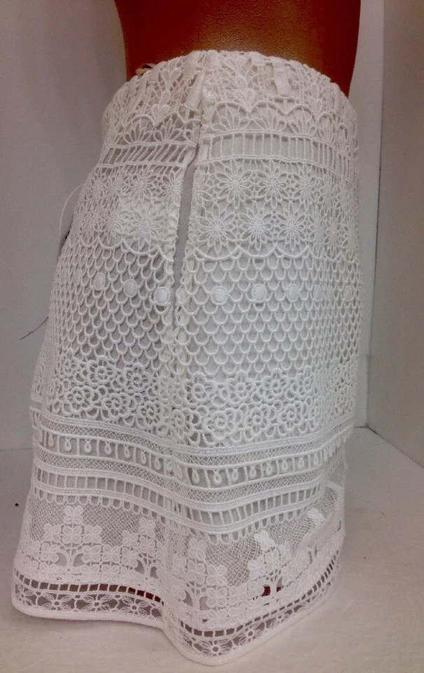 Pantalones Cortos Chloe Blancos Bordados Forrados Talla 34 Nuevos con Etiquetas $1995 Foto 2 de 4