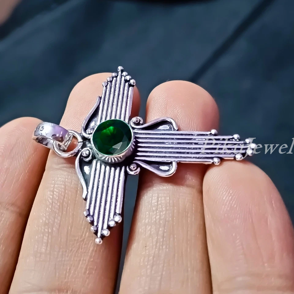 Colgante hecho a mano cruz de plata de ley 925 con piedras preciosas de diopsido de cromo joyería/p481 Foto 3 de 4