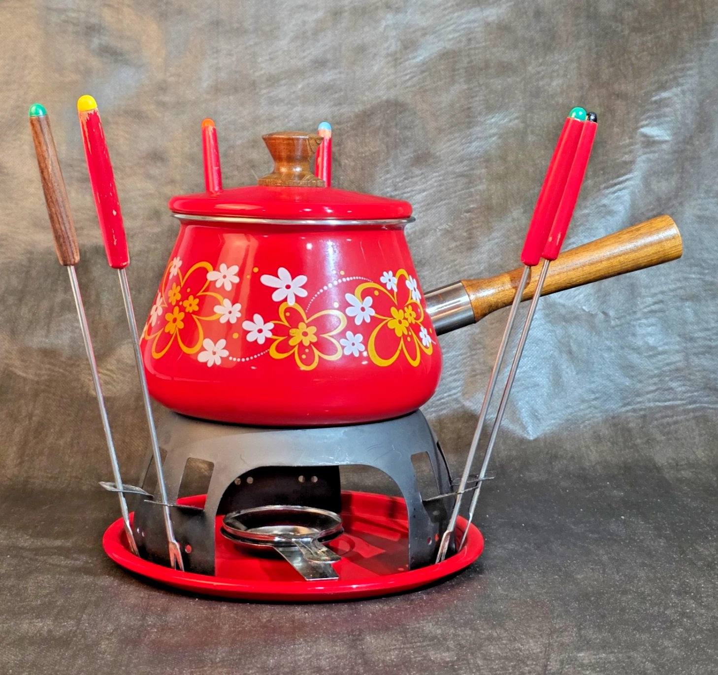 VTG Porcelain Enamel Fondue Set w/ pot, lid, burner stand, base plate & forks
Opens in a new window 