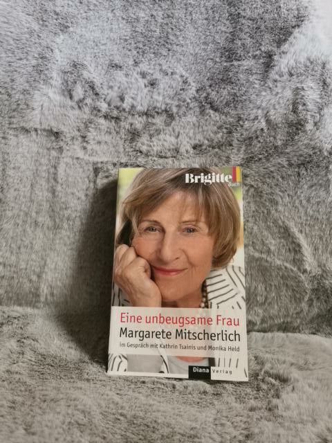 Eine unbeugsame Frau. Margarete Mitscherlich im Gespräch mit Kathrin Tsainis und - Mitscherlich, Margarete, Kathrin Tsainis und Monika Held