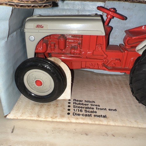 1/16 Ertl Farm Toy Ford 8N Tactor, DIE-CAST Metal 843 - Picture 3 of 10