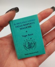 MINIATURA Il piccolo libro delle risposte Magiche di Vega Roze da collezione 