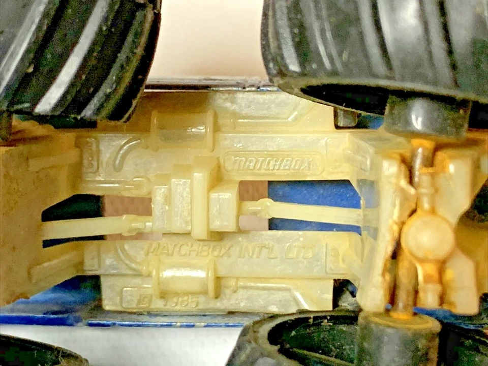 Matchbox Ford 640 Powered 1985 (Poor Condition) 🛻 - Image 4 of 4