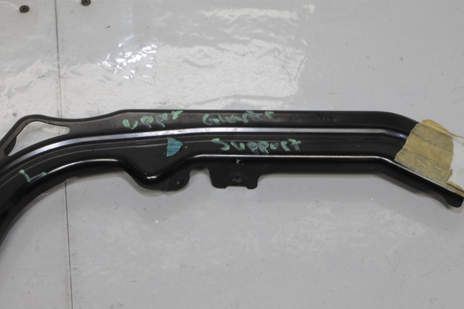 12-14 MCLAREN MP4-12C 12C 570 650 OEM LH UPPER QUARTER PANEL BRACKET 11A0937CP