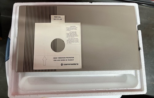 COMMODORE 64 ORDENADOR Y UNIDAD DE DISCO EN CAJAS ORIGINALES - RECIBO ORIGINAL - Imagen 4 de 5