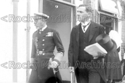 Ehh-87 King George V & Dr H E Watson, Pontywal Sanatorium, Brecon. Foto