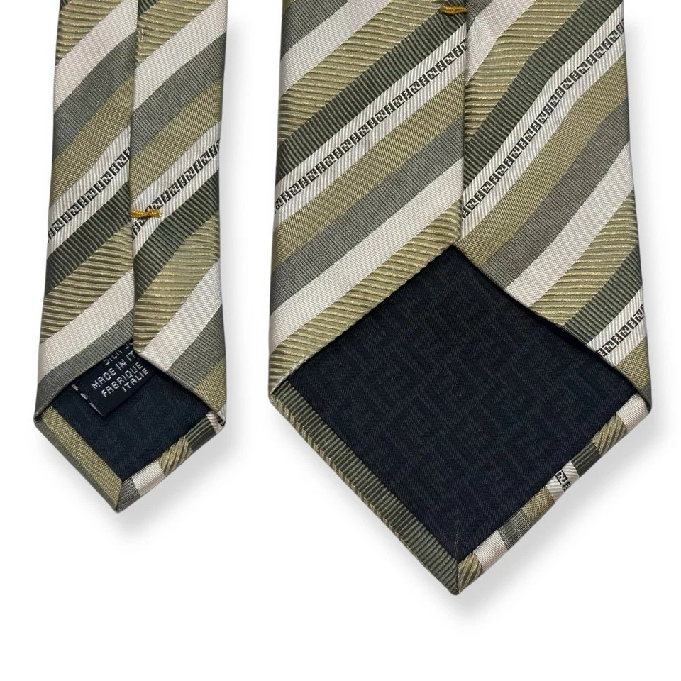 Corbata de Seda FENDI Dorada Oliva Beige Patrón Rayas Hecha en Italia 9,0 cm Excelente Foto 4 de 4