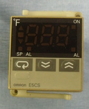 Omron E5CS-R1KJX-F Temperature Controller