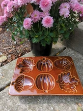 Crate & Barrel Harvest Fall Autumn Leaf Acorn Pumpkin Baking Dish Brown Ceramic 