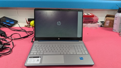 HP 15-dy2792wm 15,6 Zoll (256GB SSD Intel Core i3 11. Gen. 4,10GHz 8GB RAM)...