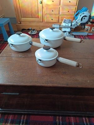 Le Creuset Enzo Mari Weiß Gusseisen Topfset 14 cm - 17 cm - 20 cm.