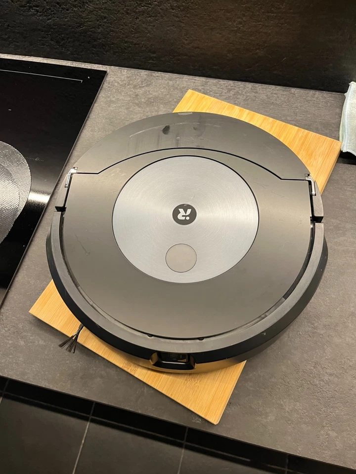 iRobot Roomba Combo j7 Aspirapolvere Lavapavimenti - Immagine 3 di 4