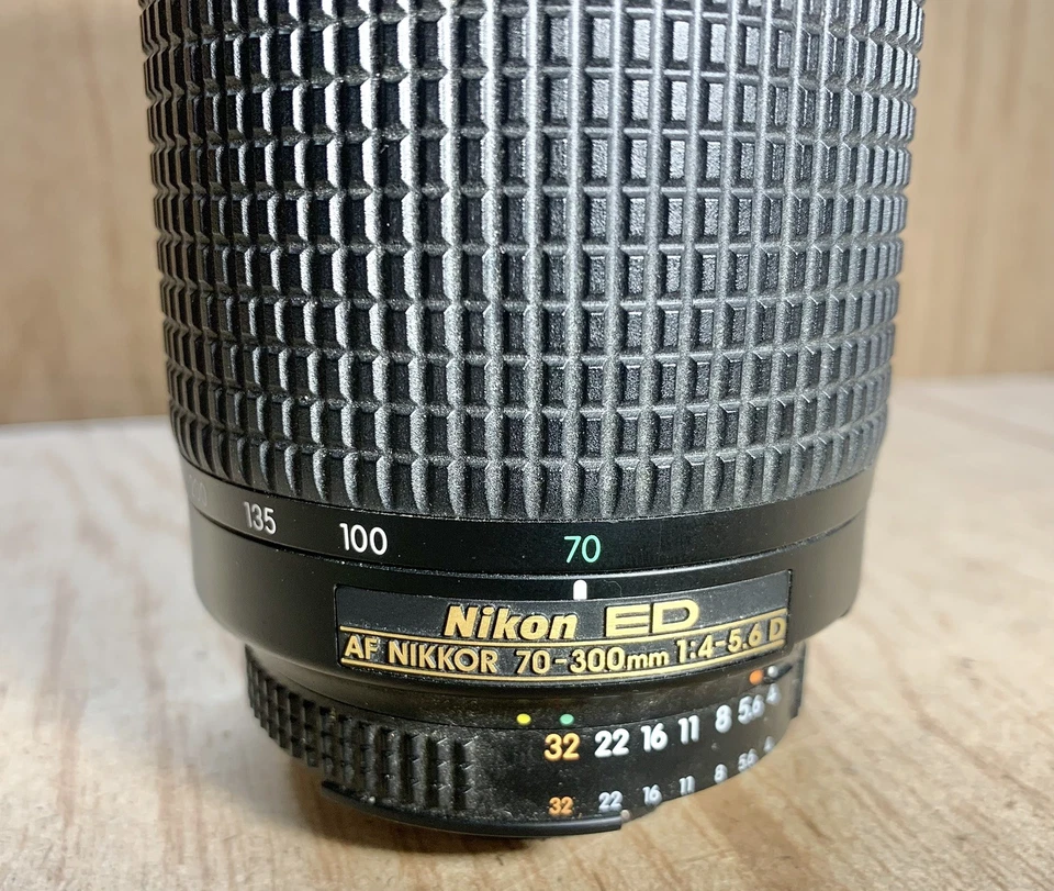 NIKON AF NIKKOR 70-300mm f/4.5-5.6D ED for Nikon With Original Cap TESTED - Image 2 of 4